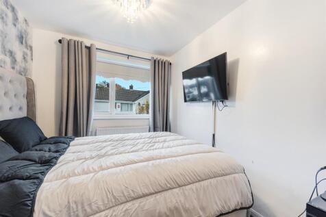 1 Thorndyke Close-3.jpg