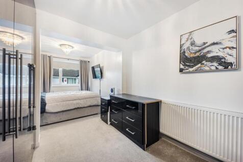 1 Thorndyke Close-1.jpg