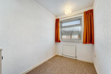 72 Sinclair Avenue bedroom 3.jpg