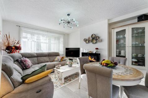 65 Hathersage Road lounge.jpg