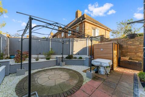 65 Hathersage Road garden 2.jpg