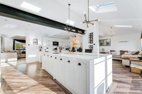 100 Tithebarn Road kitchen 2.jpg