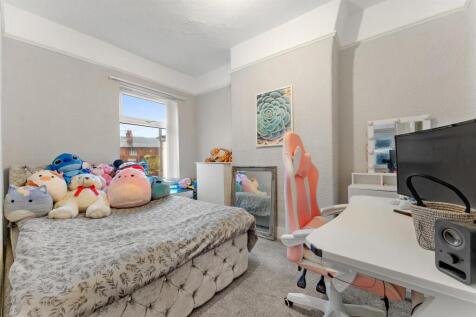 200 Warrington Road bedroom 2.jpg