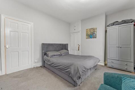200 Warrington Road bedroom 1 2.jpg
