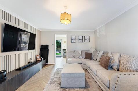 97 Manorwood Drive lounge.jpg