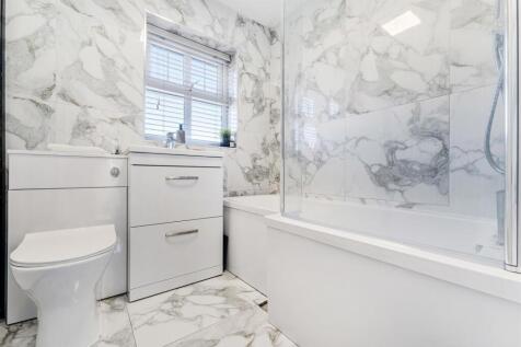 97 Manorwood Drive bathroom.jpg