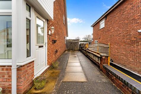 22 HAWTHORNE DRIVE-1.jpg