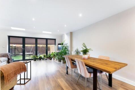 6 Lark Hill Court-33.jpg