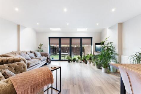 6 Lark Hill Court-29.jpg