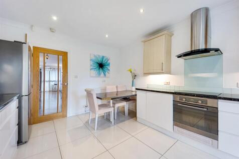 37 Ormskirk Road kitchen 2.jpg