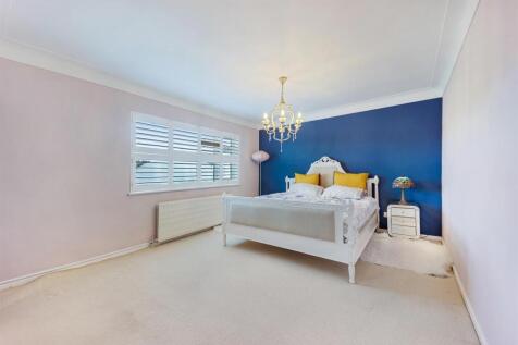 37 Ormskirk Road bedroom 1.jpg