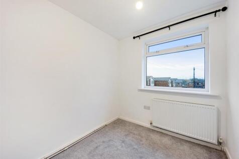 7 epping Close bedroom 3.jpg