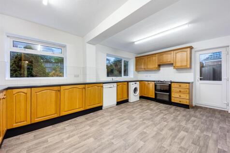 7 Epping Close kitchen.jpg