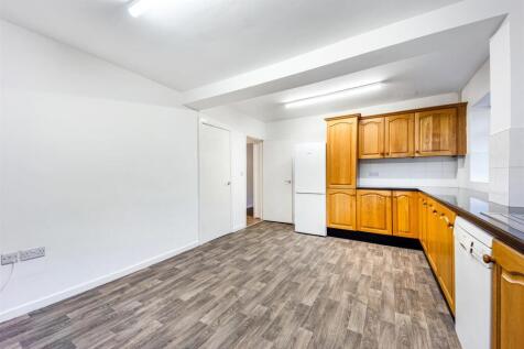 7 Epping Close kitchen 2.jpg