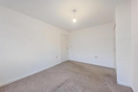 7 epping Close bedroom 1 2.jpg