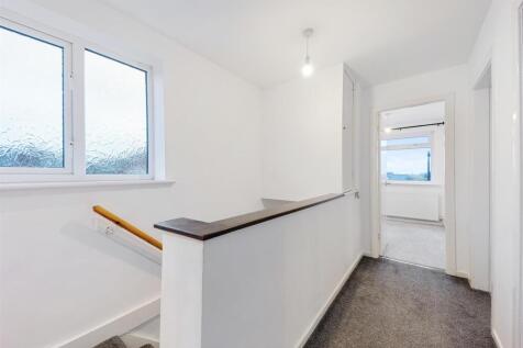 7 Epping Close landing.jpg