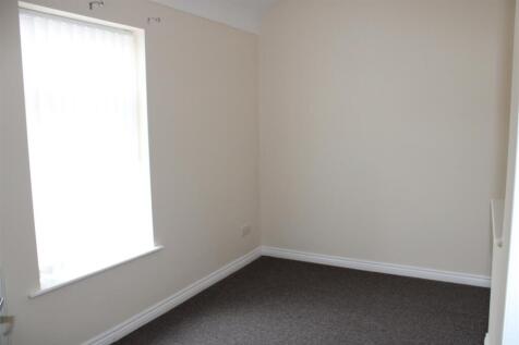 17 Duke Street bedroom 2.JPG