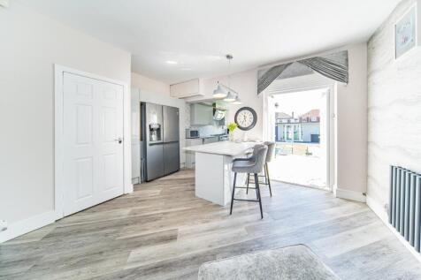 147 Gentwood Road dining area.jpg