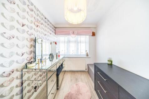 147 Gentwood Road bedroom 3.jpg