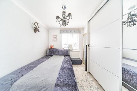 147 Gentwood Road bedroom 2.jpg