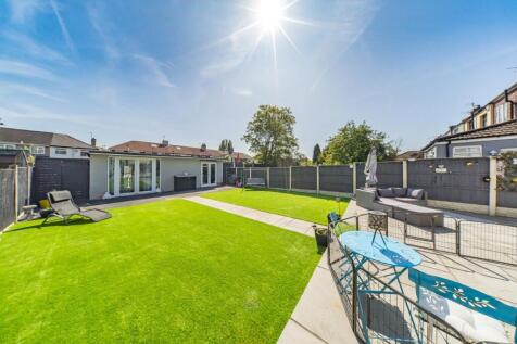 147 Gentwood Road garden 3.jpg