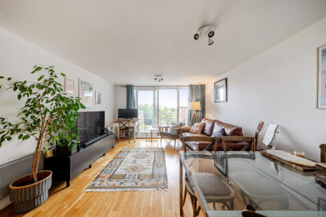 1373472-7-68ff5f4...