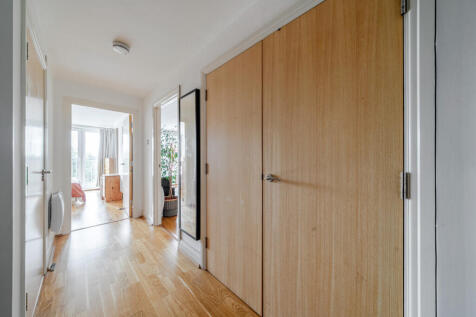 1373472-6-68ff5f2...