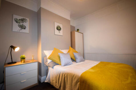 Spacious Double Rooms Available | Prime Location 
