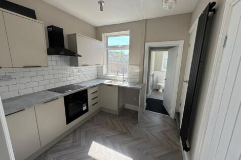 Newly Renovated 2-Bed Terrace in Hoyland ¿ Perf