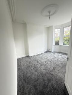 Three-Bedroom End-Terrace ideal family Home ¿ W