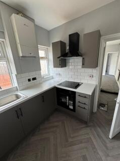 Newly refurbished 3 bed property - 14 Scarsdale S