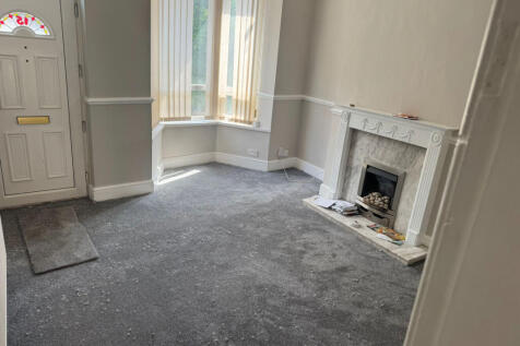 Charming 3-Bed Mid-Terrace on Hampden Road - Avai