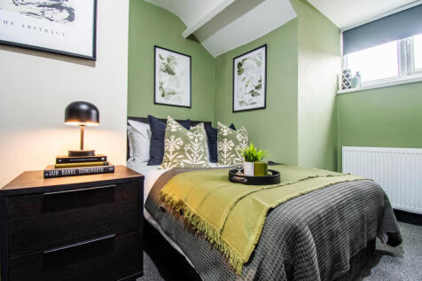 Spacious sophisticated Homely 4 Bed room with Ens