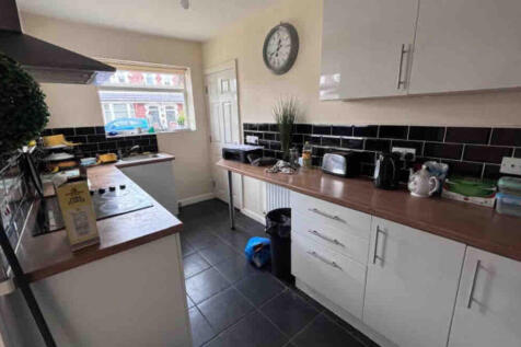 New house share available soon In Mexborough