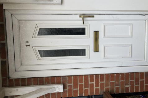 UNDER REFURB! 2 bed Flat in the heart of Horbury