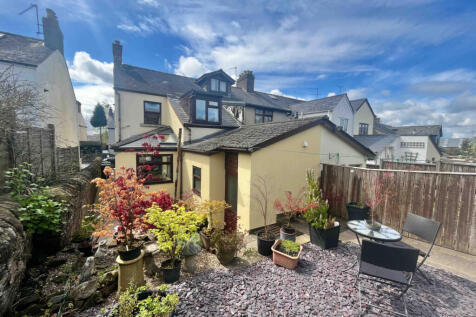 SPACIOUS END TERRACE FOR SALE WITH NO ONWARD CHAI