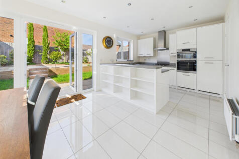 Kitchen / Dining Area