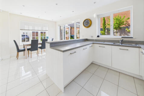 Kitchen / Dining Area