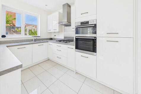 Kitchen / Dining Area