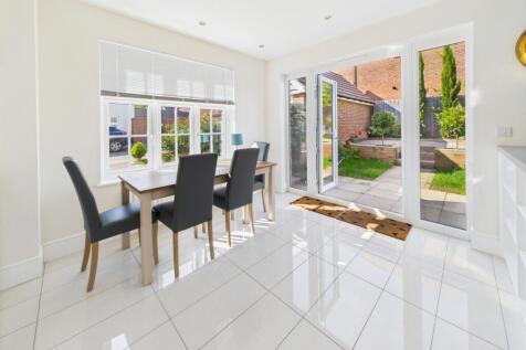 Kitchen / Dining Area