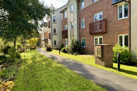 A well-presented one-bedroom apartment close to t