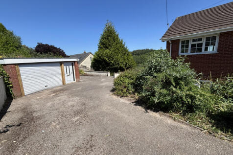 Garage / Parking