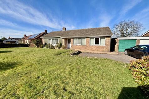 Three Bedroom Detached Bungalow with Great Potent