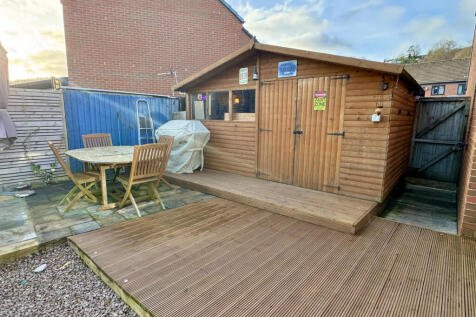 Shed / bar.