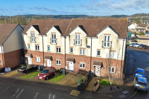 Stunning and Beautifully Upgraded Three Storey Ho