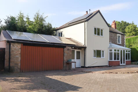 Beautiful Three Double Bedroom Cottage in Village