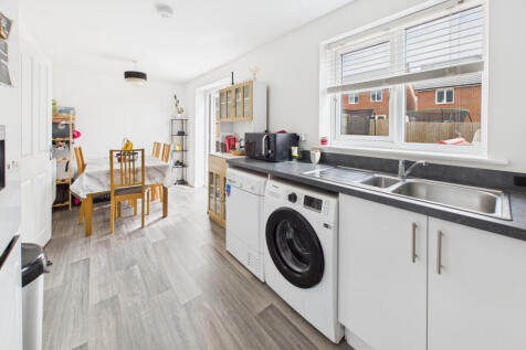 Kitchen / Dining Area