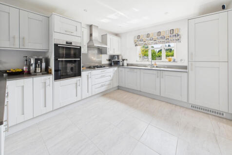 Kitchen / Dining Area