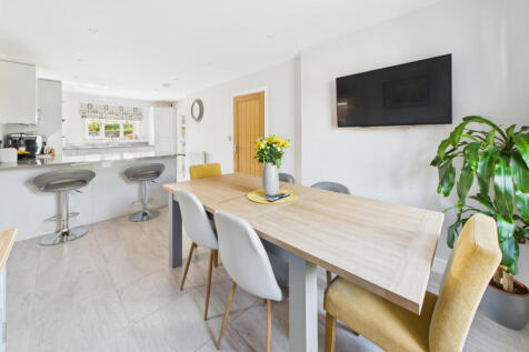 Kitchen / Dining Area