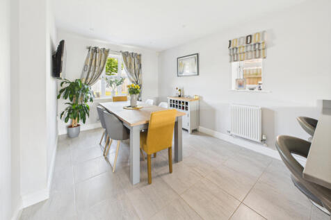 Kitchen / Dining Area